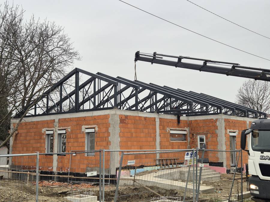 Montaža metalne konstrukcije objekta