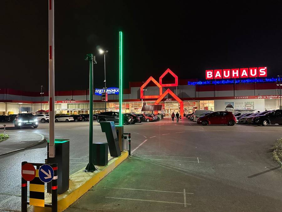 Parking sustav s rampom i naplatom